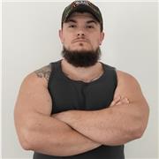 Coach et préparateur physique, spécialisé dans la transformation physique, la force, la perte de poids et la prépa physique.